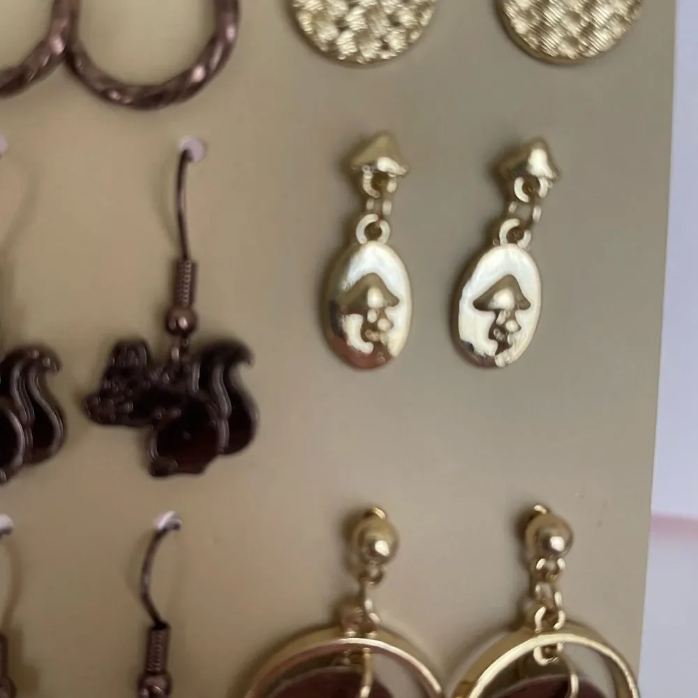 6 PAIR AUTUMN THEME EARRINGS‎